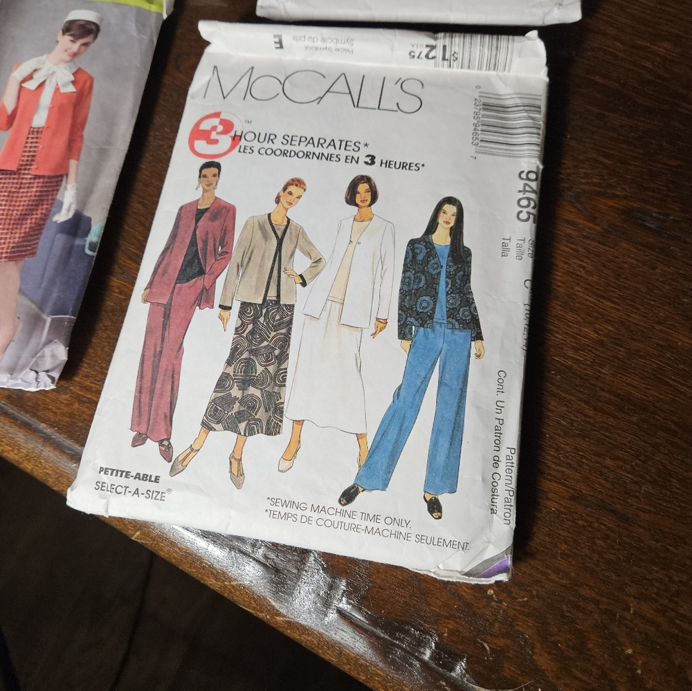 Simplicity and McCall's Vintage Sewing Patterns Collection. - Picture 3 of 12